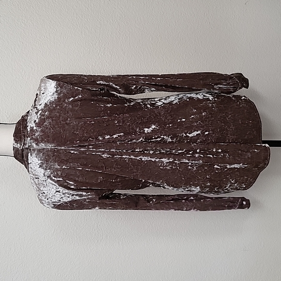 L'agence green v- neck long sleeve button up top, size Small. Great condition - Picture 2 of 8